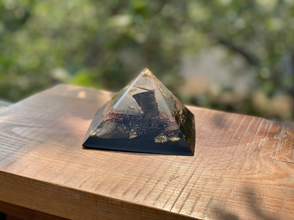 Nefertiti Medium Pyramid - OrAgonite